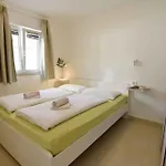 아파트 Terrace Flat 300 Mt From *