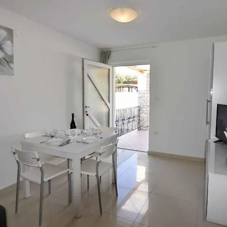 Terrace Flat 300 Mt From Apartman *