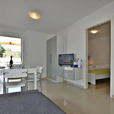 Terrace Flat 300 Mt From Zambratija (Istria)