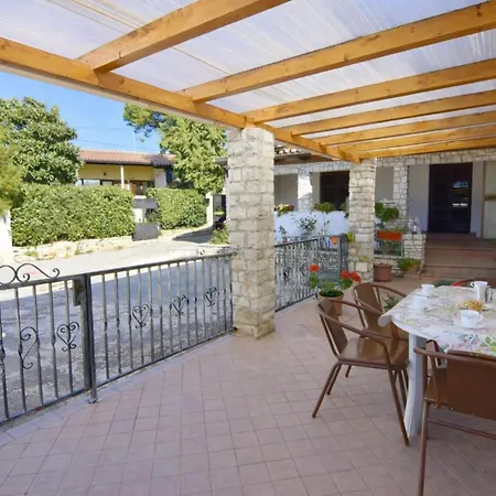 Terrace Flat 300 Mt From