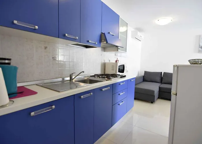 Terrace Flat 300 Mt From Apartman *