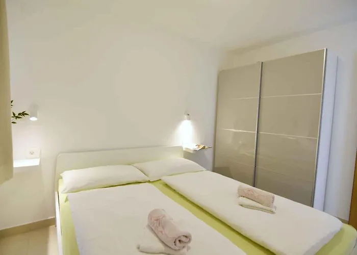 Terrace Flat 300 Mt From *