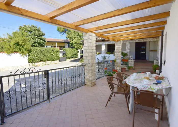 Terrace Flat 300 Mt From