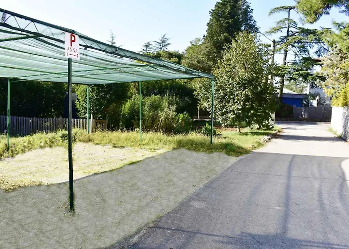 Terrace Flat 300 Mt From Apartman *